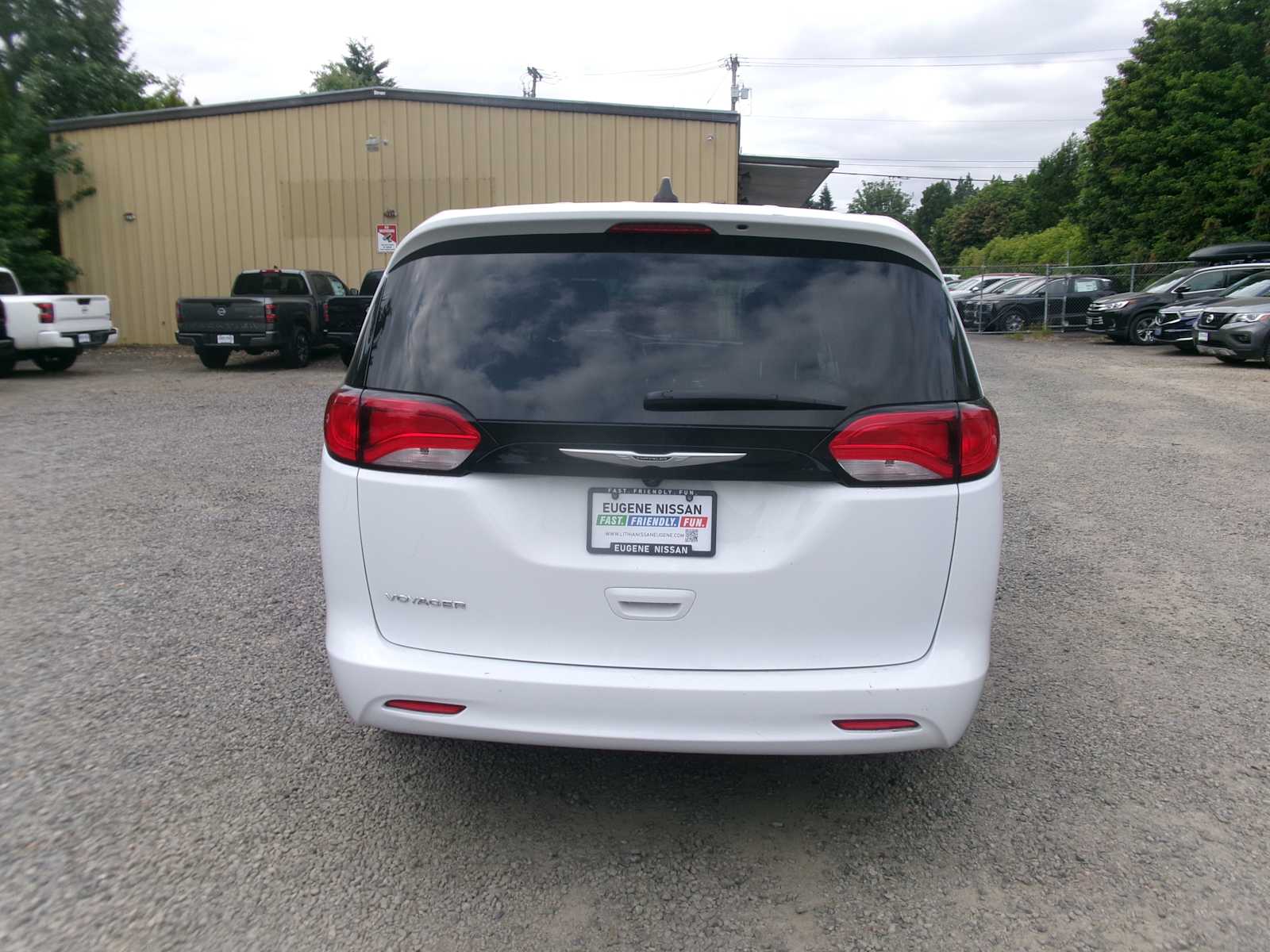 2022 Chrysler Voyager LX 4