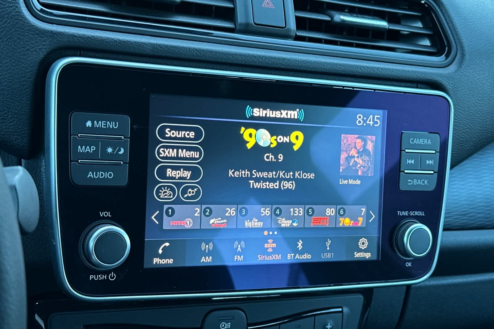 Thumbnail: 2025 Nissan Leaf - 18