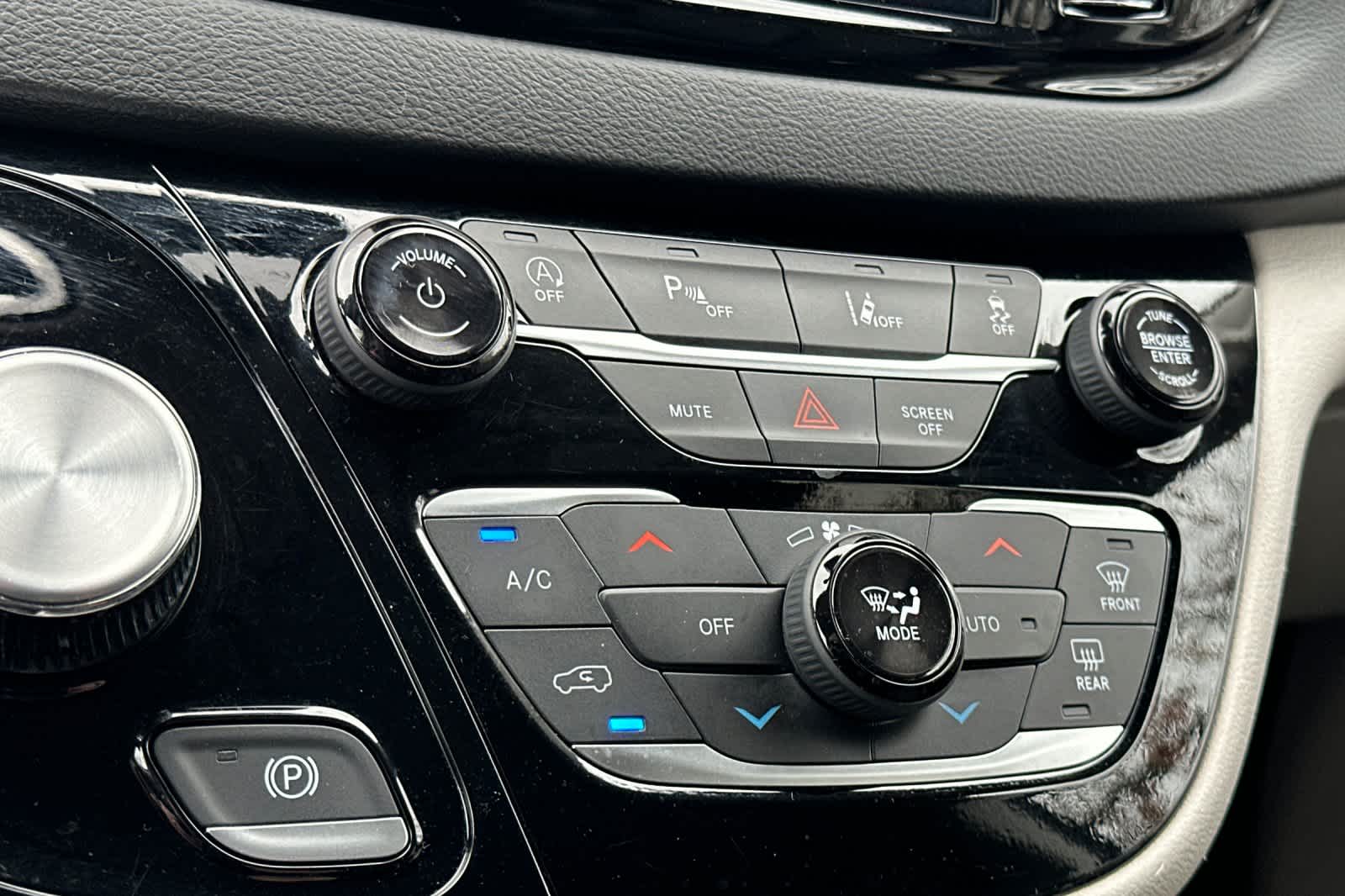 Thumbnail: 2024 Chrysler Pacifica - 21