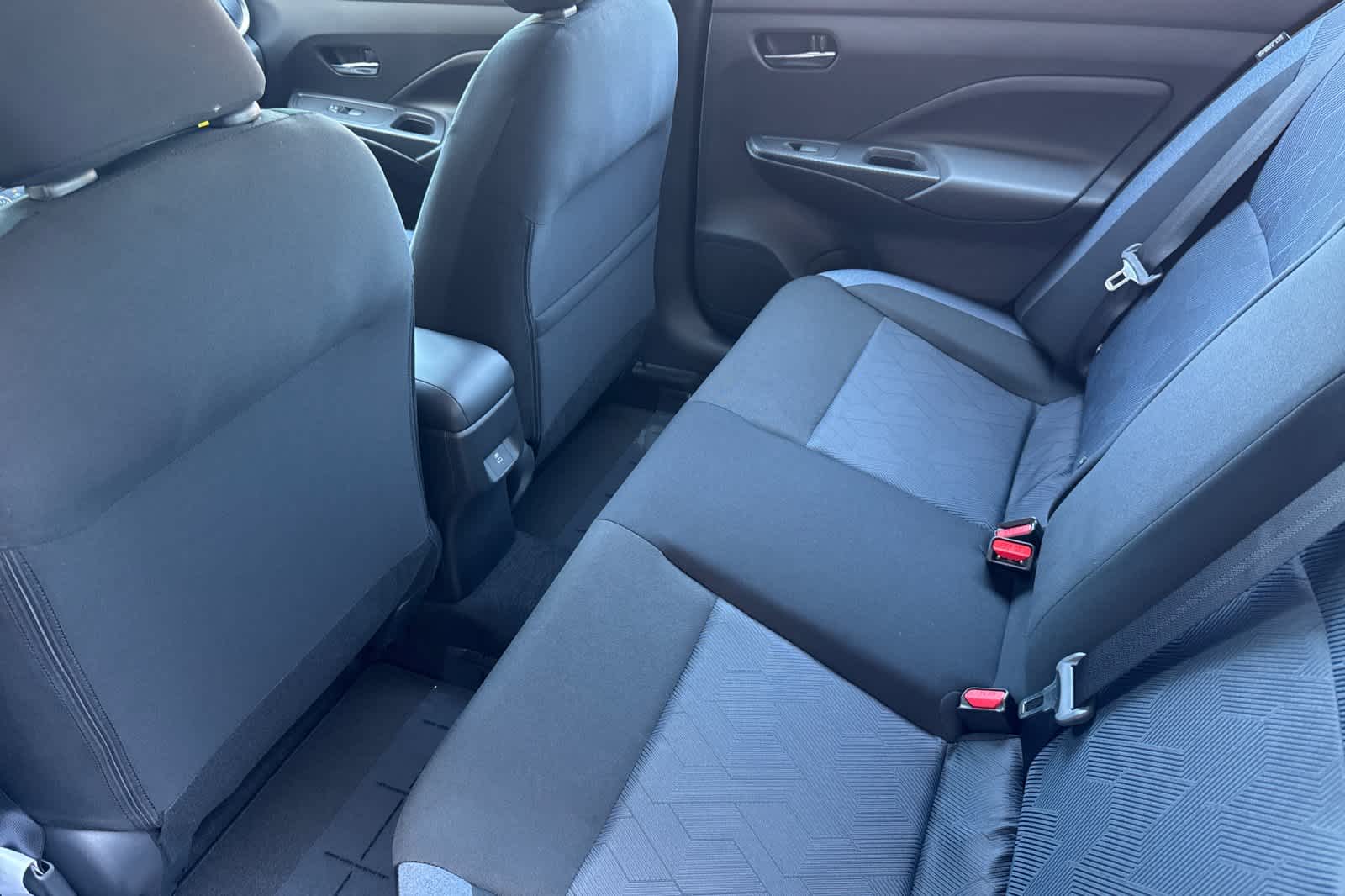 2025 Nissan Versa 1.6 SV photo 4