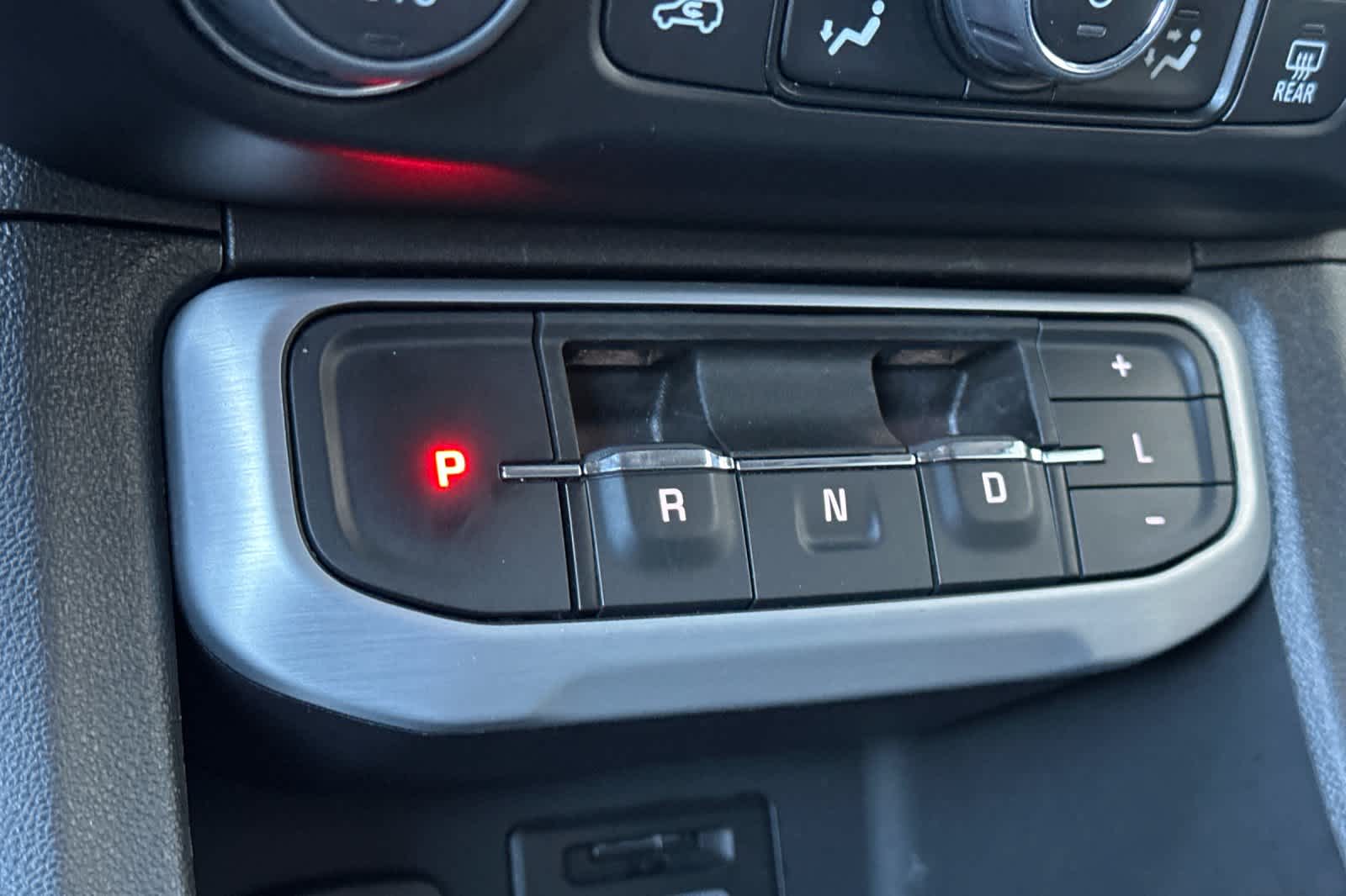 2023 GMC Acadia SLT 22