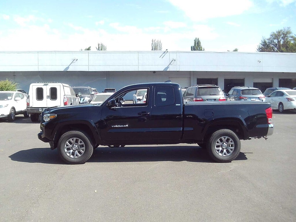 Used 2017 Toyota Tacoma SR5 V6 Truck Access Cab