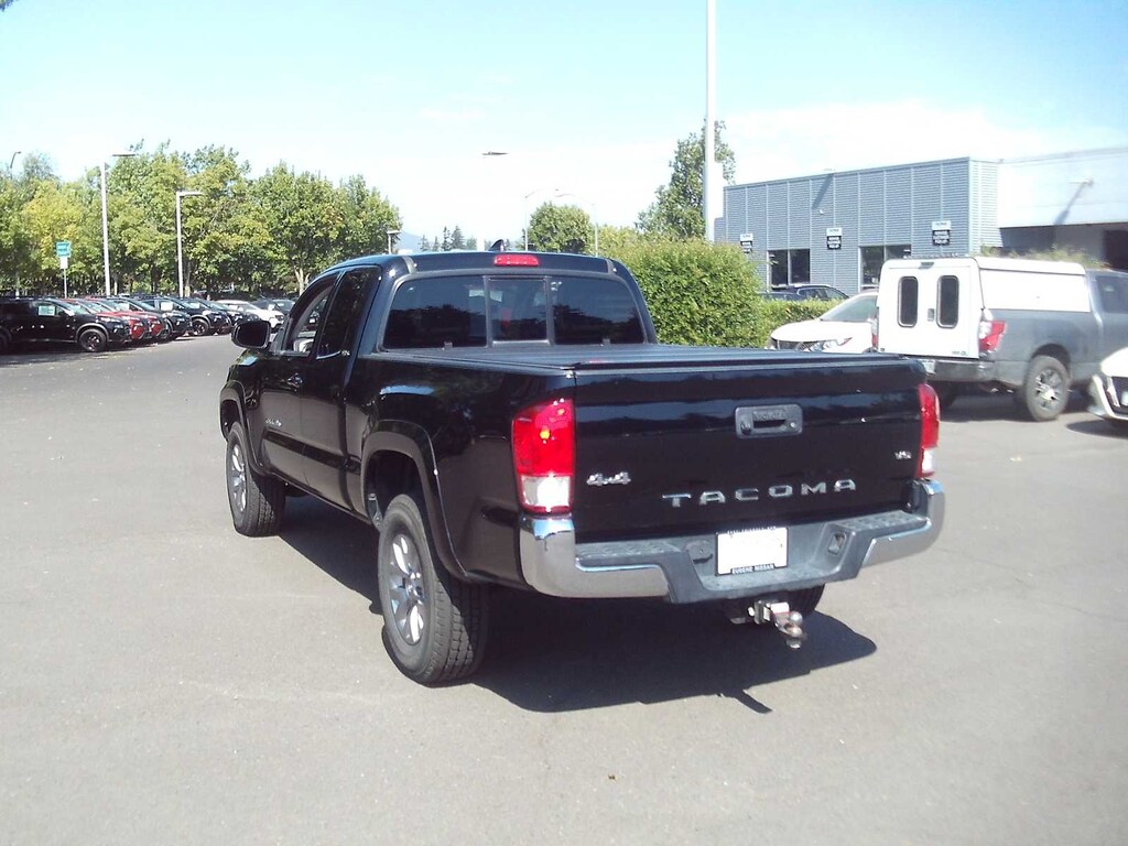 Used 2017 Toyota Tacoma SR5 V6 Truck Access Cab