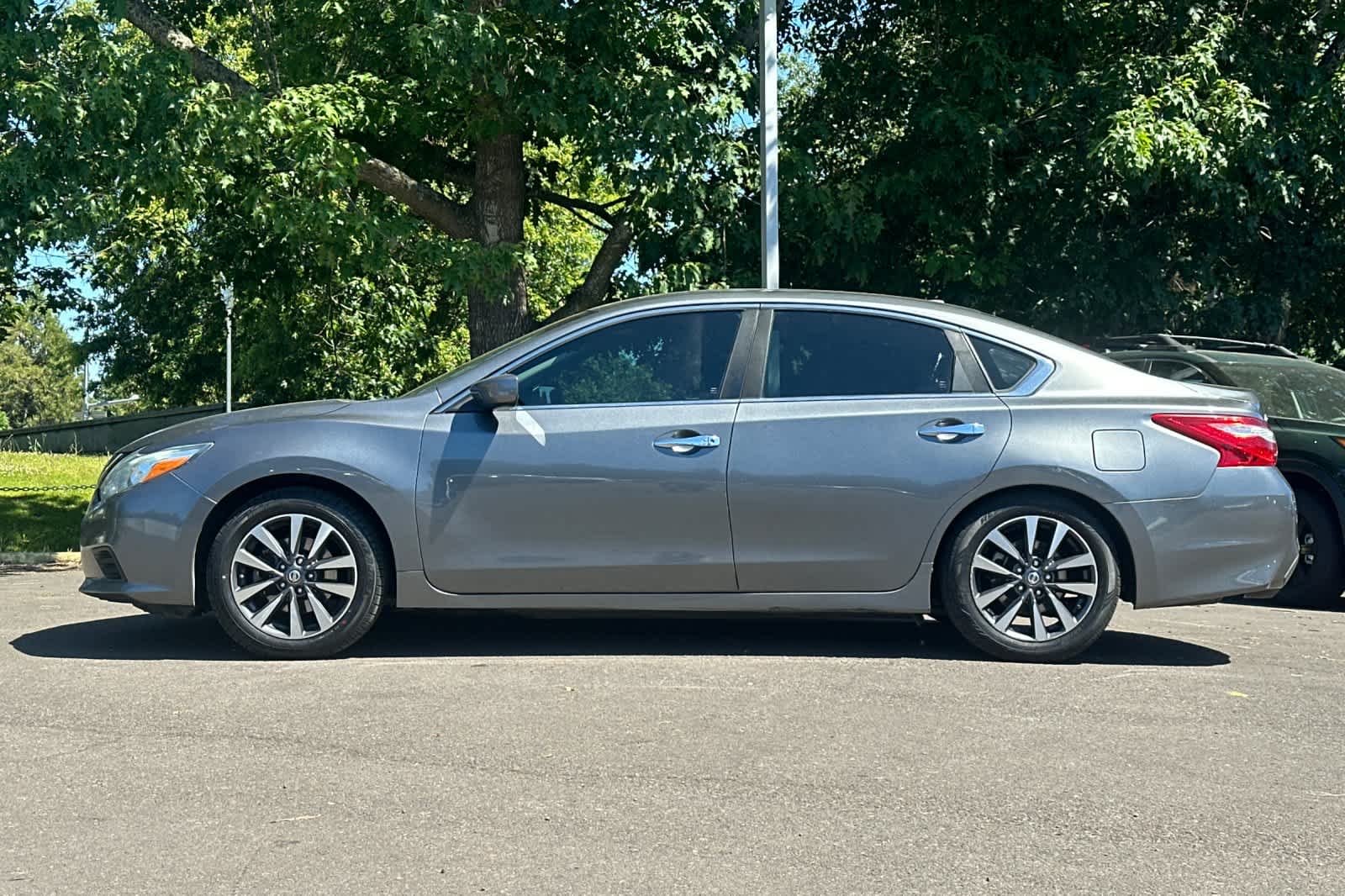 Thumbnail: 2017 Nissan Altima - 5