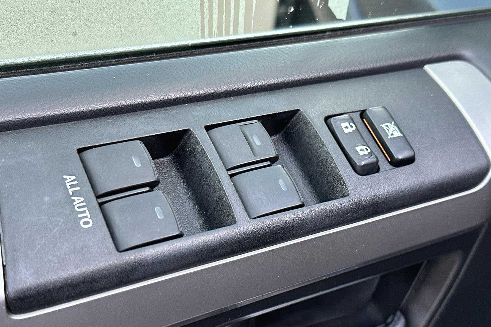 Thumbnail: 2014 Toyota 4Runner - 13