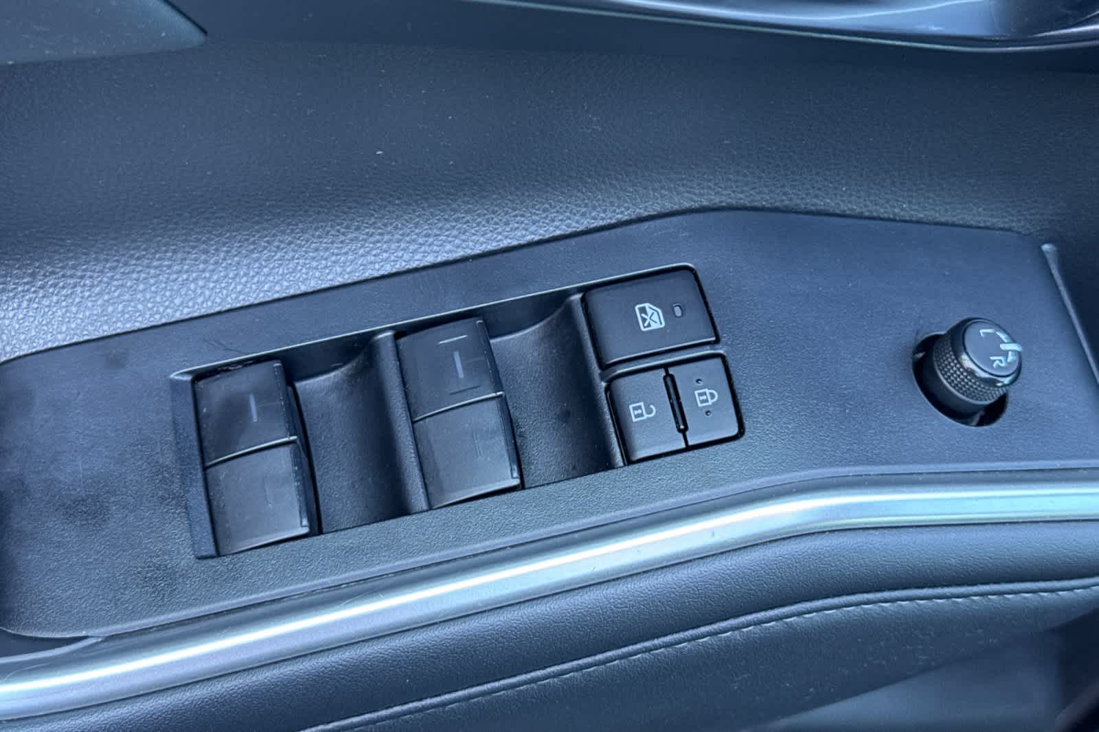 Thumbnail: 2022 Toyota Highlander - 13