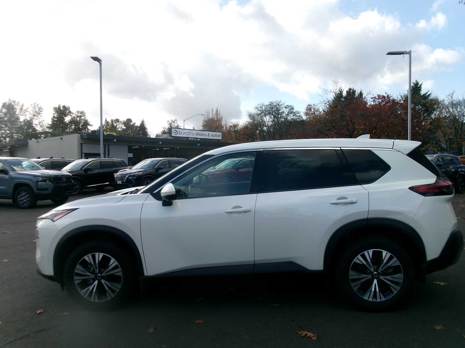 2021 Nissan Rogue SV photo 2