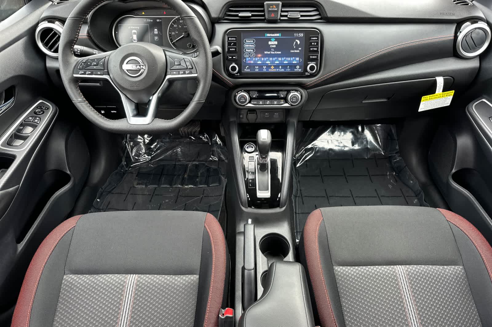 2025 Nissan Versa 1.6 SR photo 2