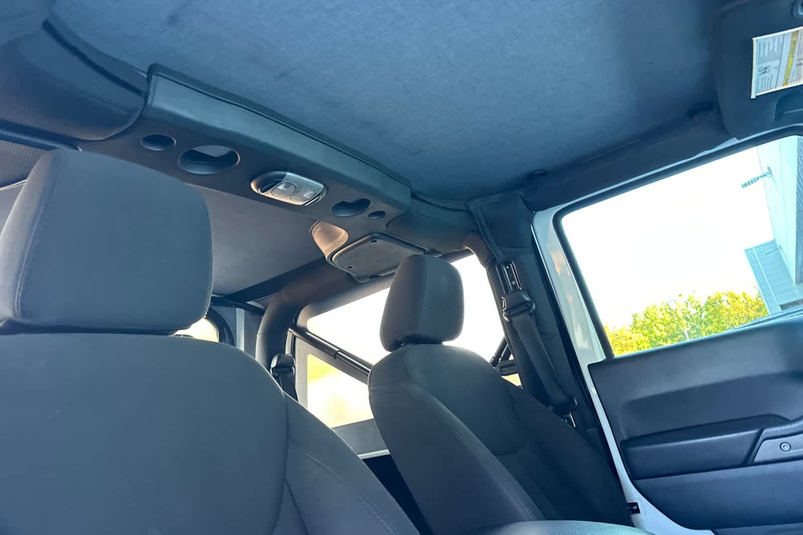 Thumbnail: 2016 Jeep Wrangler - 17