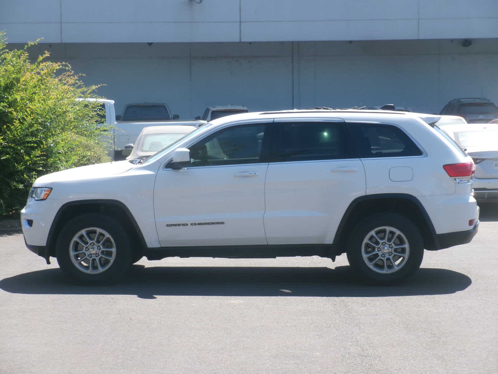 Used 2018 Jeep Grand Cherokee Laredo with VIN 1C4RJFAG0JC276830 for sale in Eugene, OR