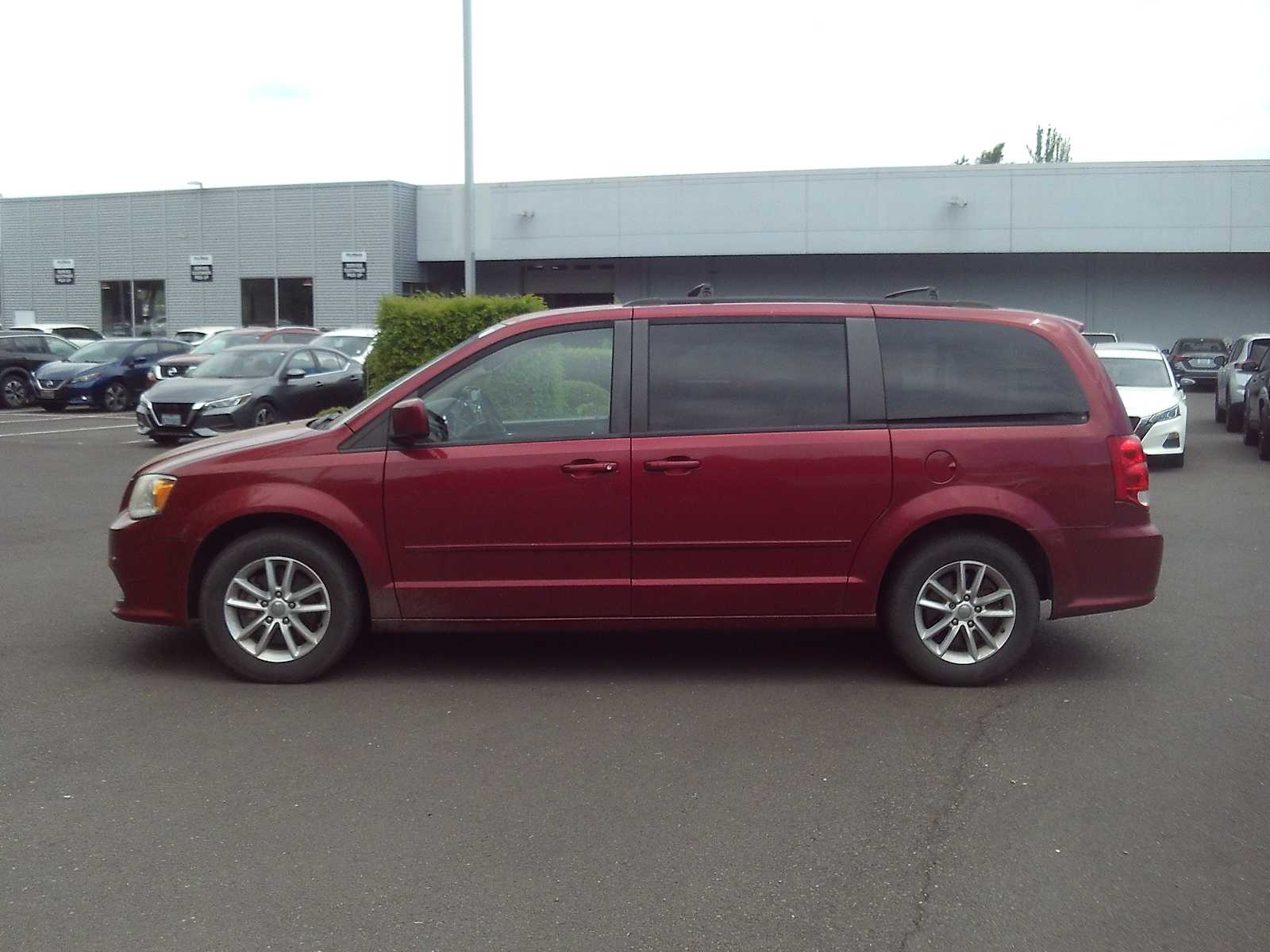Used 2014 Dodge Grand Caravan SXT with VIN 2C4RDGCG7ER477129 for sale in Eugene, OR