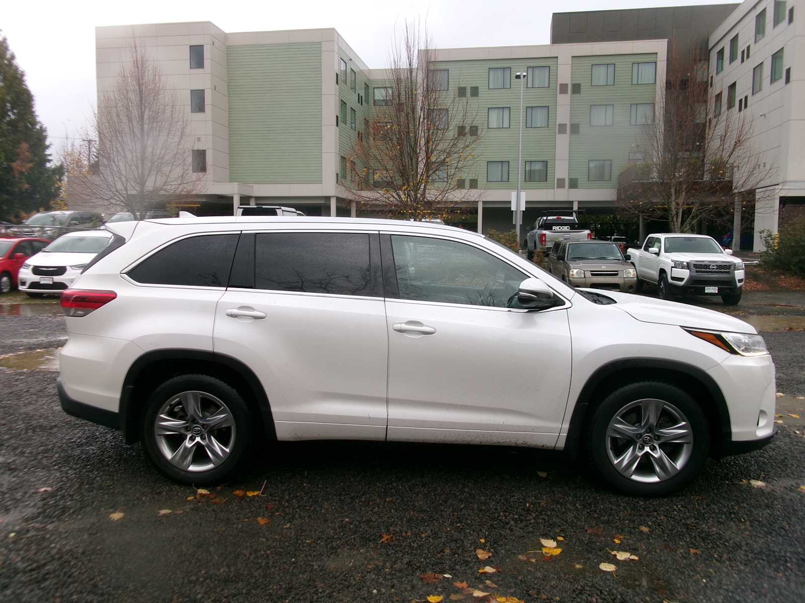 Thumbnail: 2017 Toyota Highlander - 6