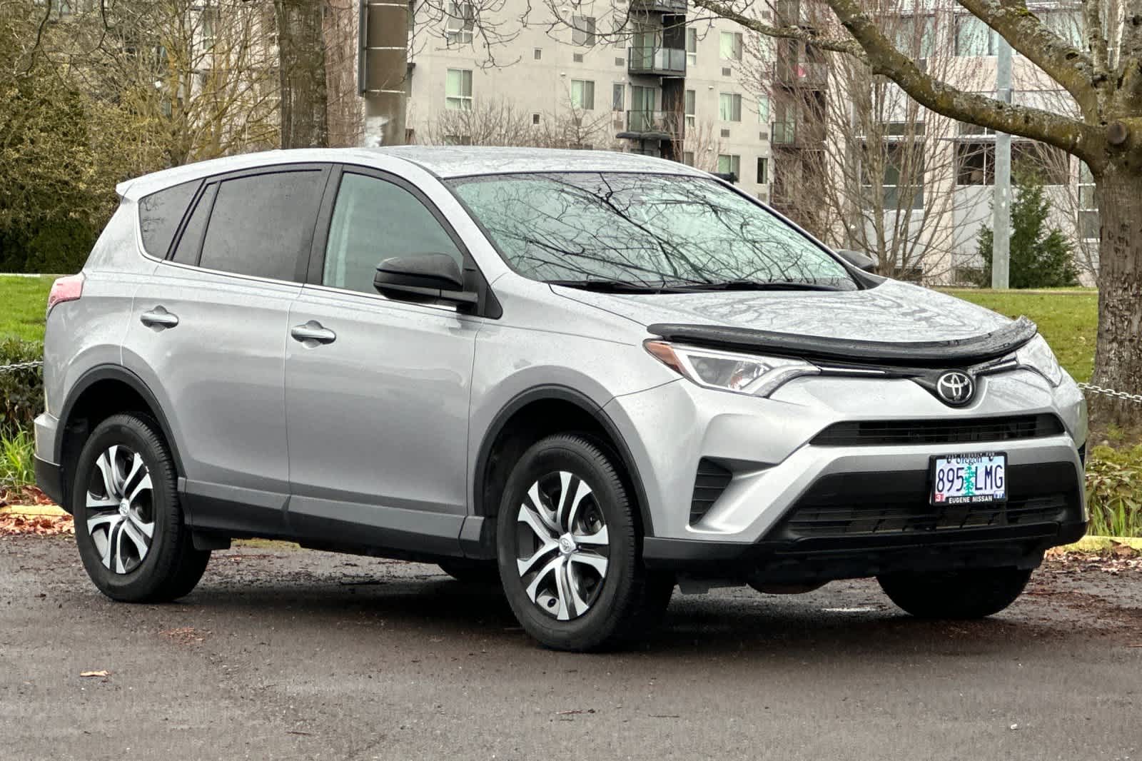 Thumbnail: 2018 Toyota RAV4 - 9