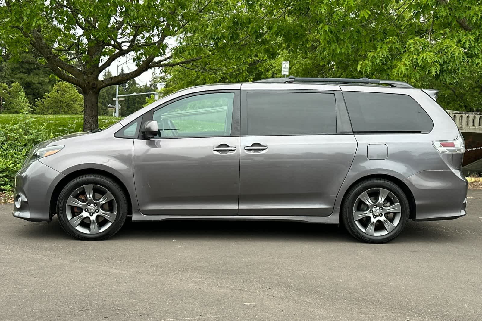 Thumbnail: 2015 Toyota Sienna - 5