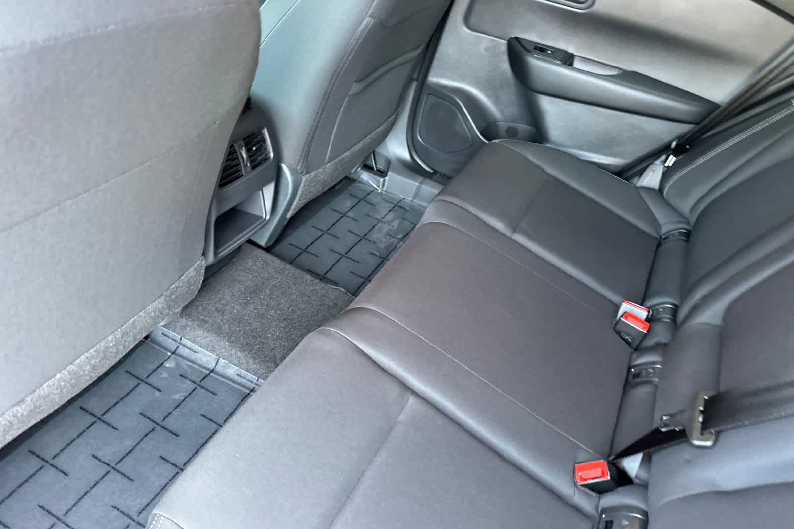 2025 Nissan Rogue S photo 3