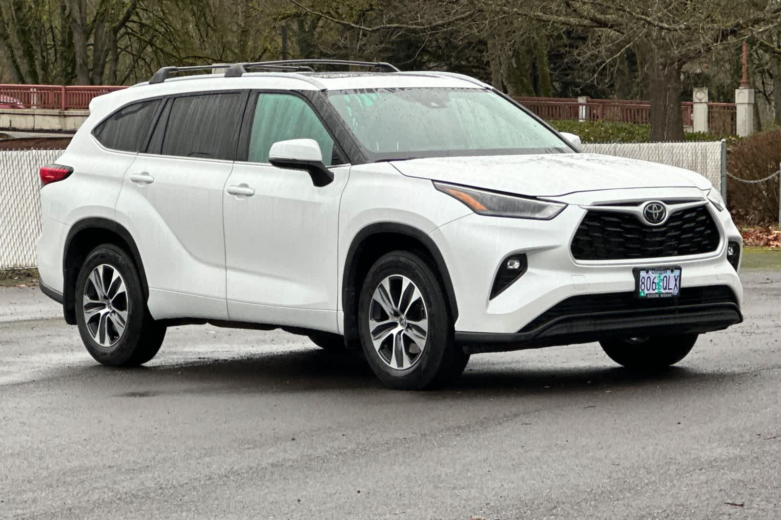 Thumbnail: 2023 Toyota Highlander - 9