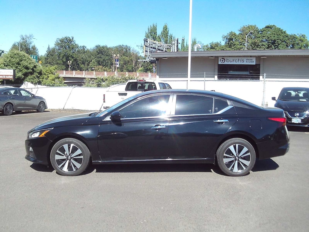Used 2021 Nissan Altima 2.5 SV Sedan