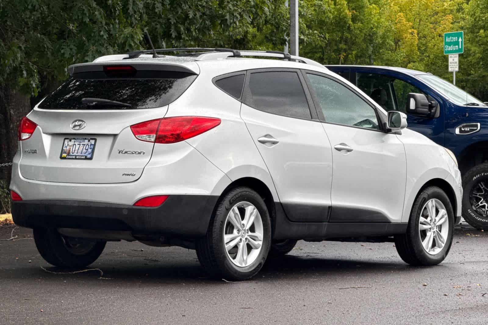 Used 2013 Hyundai Tucson GLS with VIN KM8JUCAC9DU629964 for sale in Eugene, OR