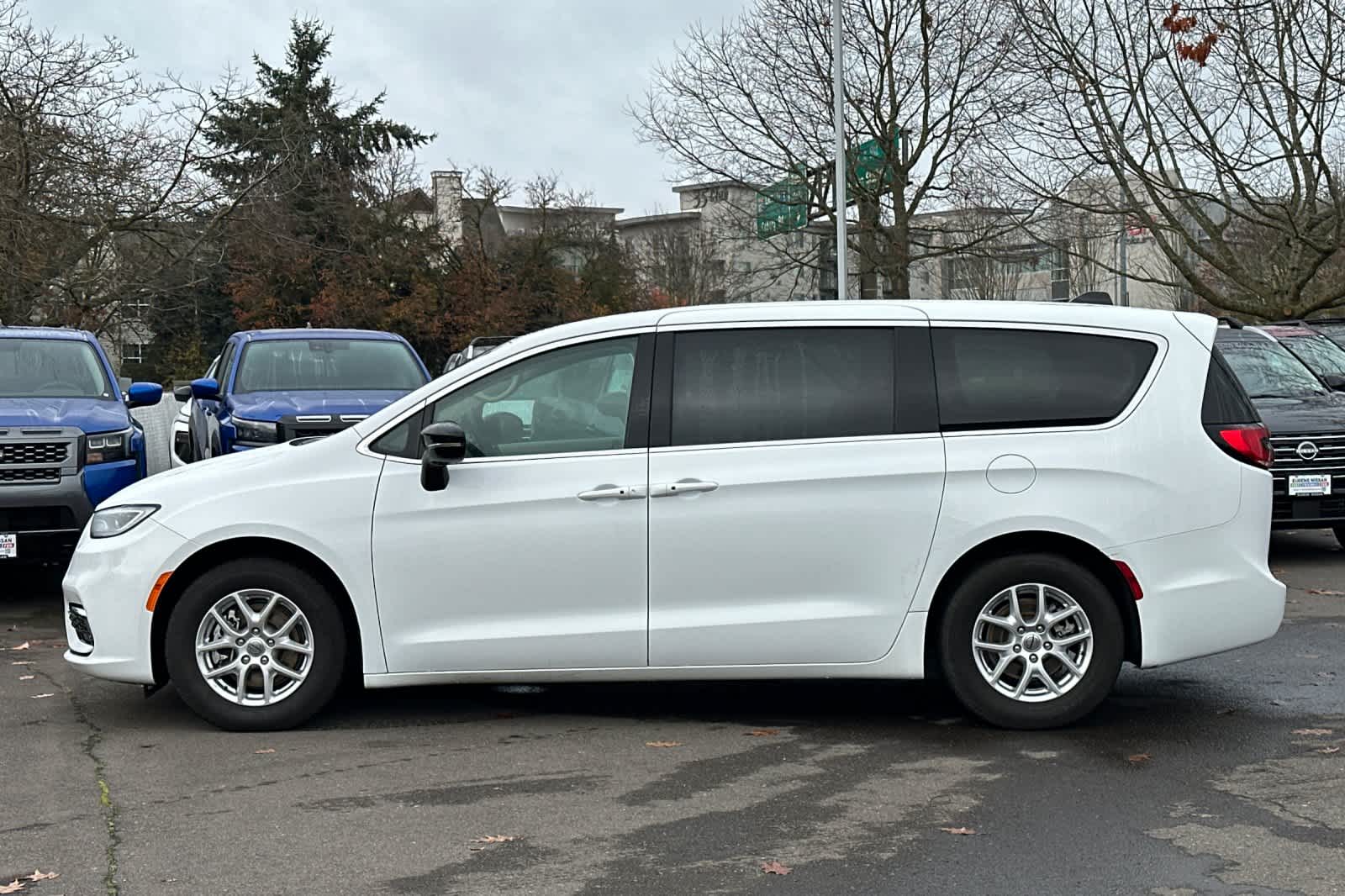 Thumbnail: 2024 Chrysler Pacifica - 5