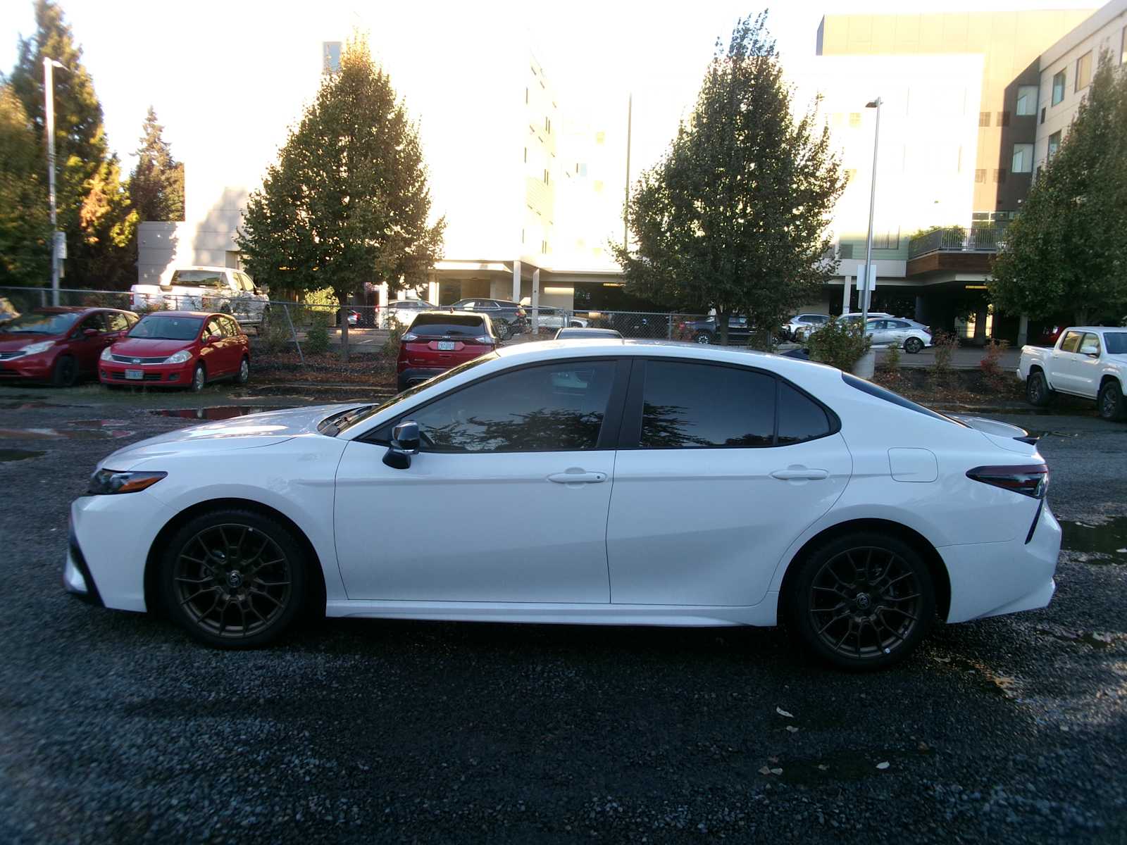 2024 Toyota Camry Hybrid SE photo 2