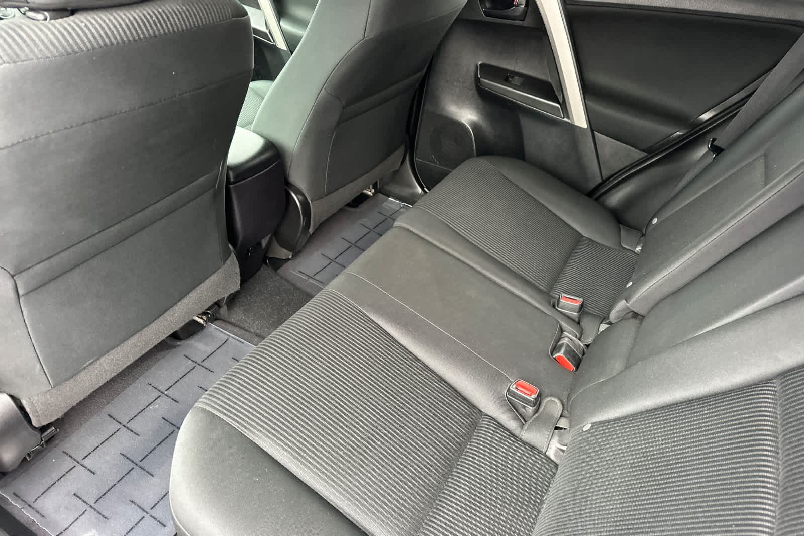 Thumbnail: 2018 Toyota RAV4 - 4