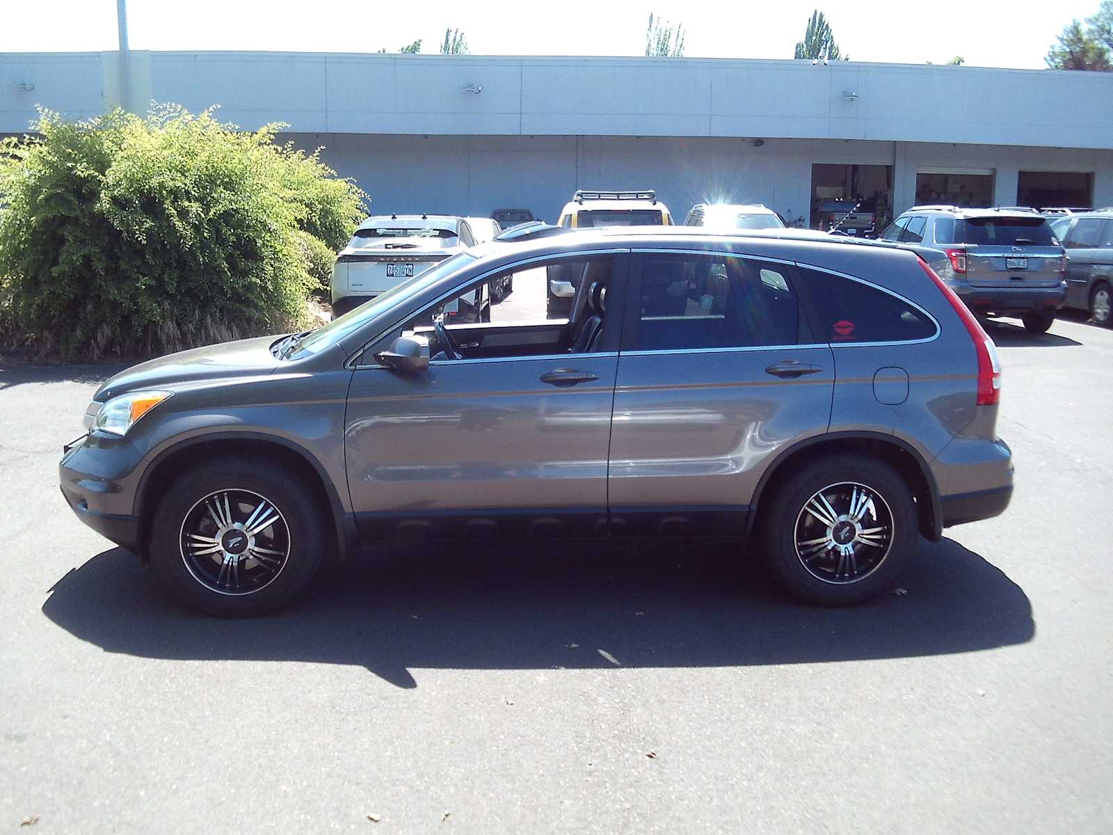 Used 2011 Honda CR-V EX-L with VIN 5J6RE4H75BL047747 for sale in Eugene, OR
