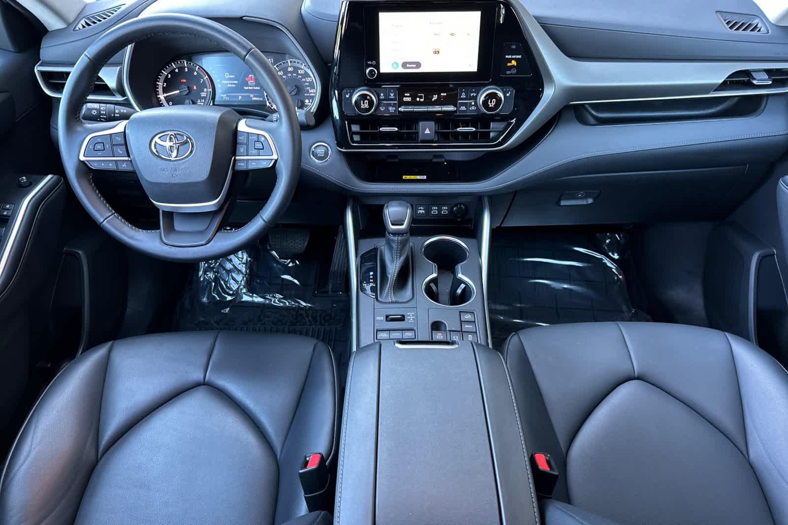 2023 Toyota Highlander XLE photo 3