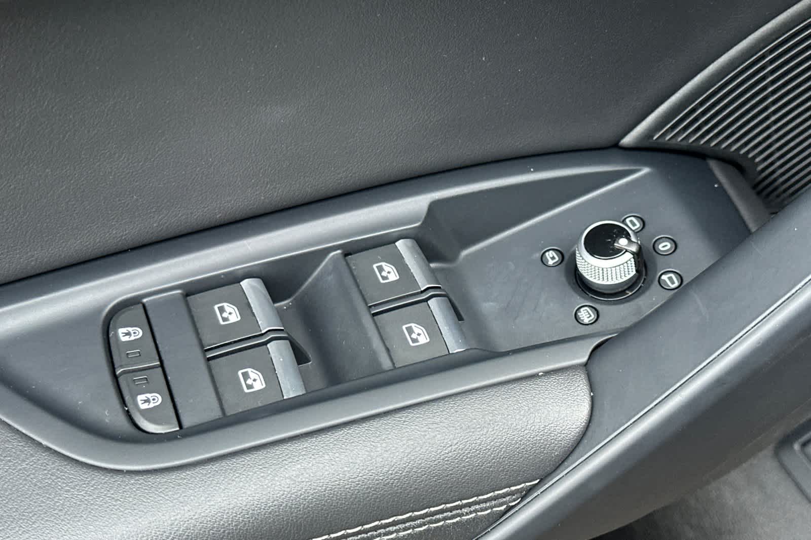 Thumbnail: 2022 Audi SQ5 - 13