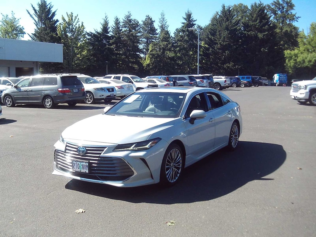 Used 2022 Toyota Avalon Hybrid Limited Sedan