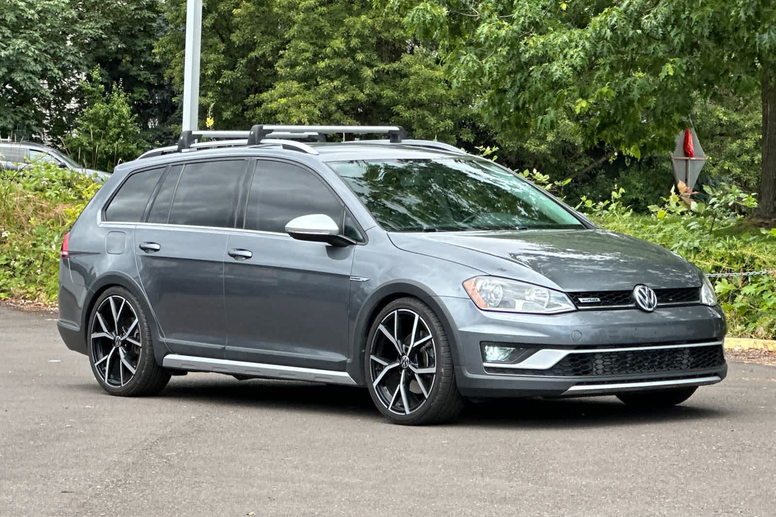 Thumbnail: 2017 Volkswagen Golf - 8