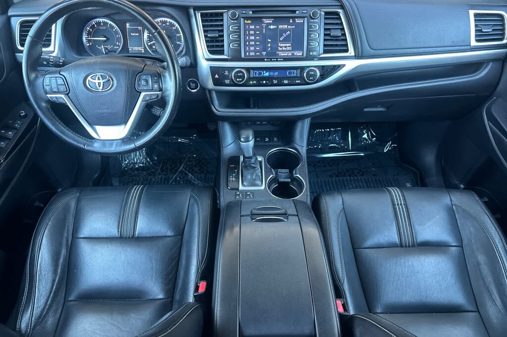 Used 2018 Toyota Highlander SE V6 SUV