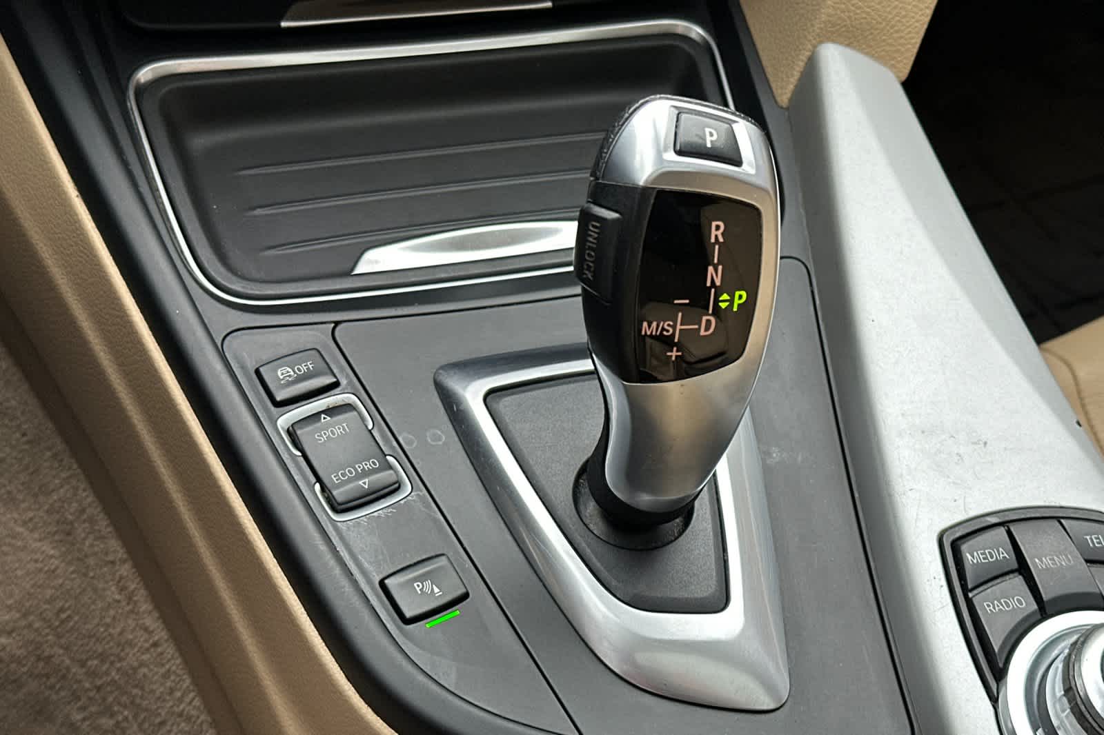 Thumbnail: 2012 BMW 3 Series - 21