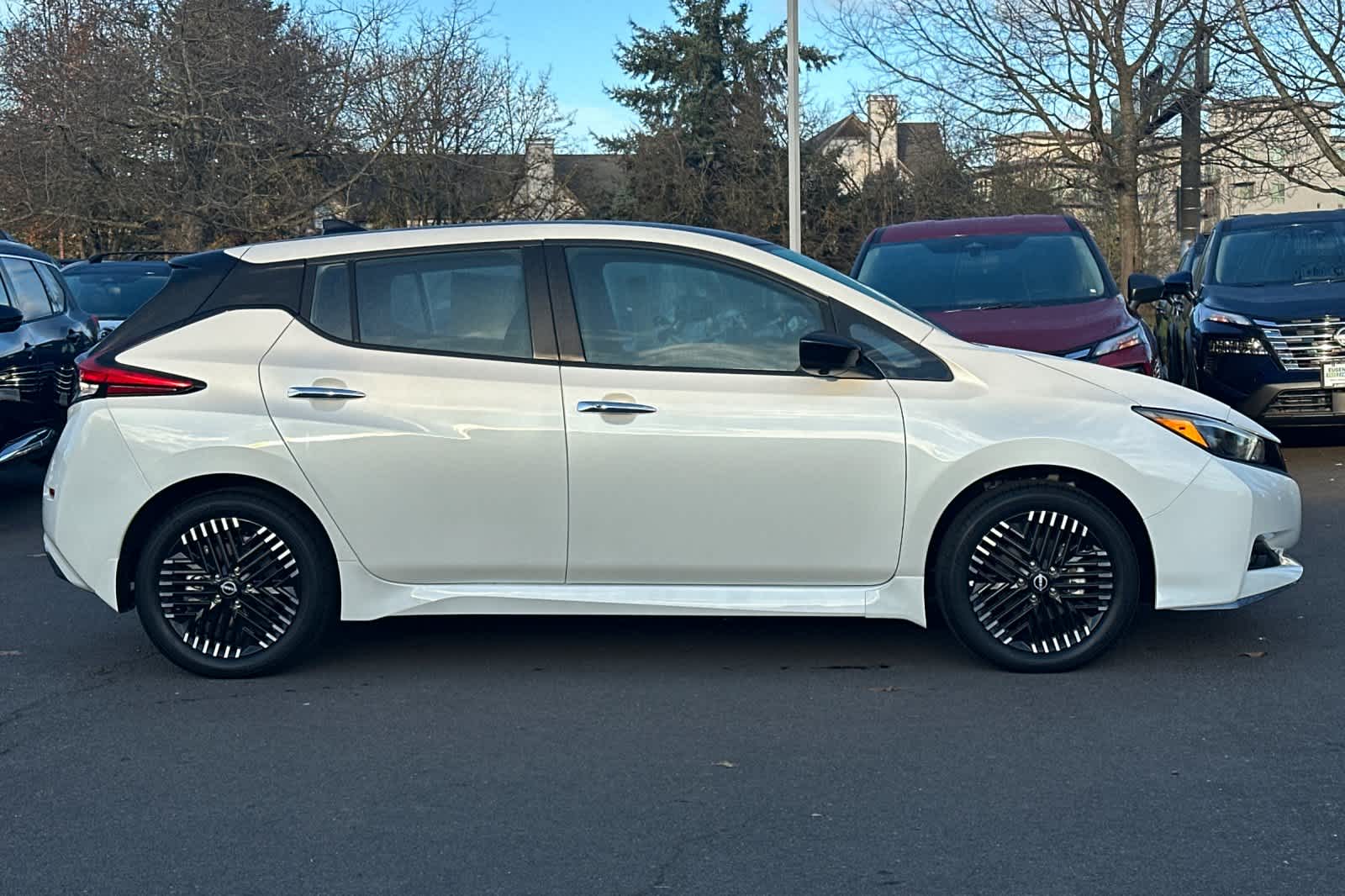 Thumbnail: 2025 Nissan Leaf - 8