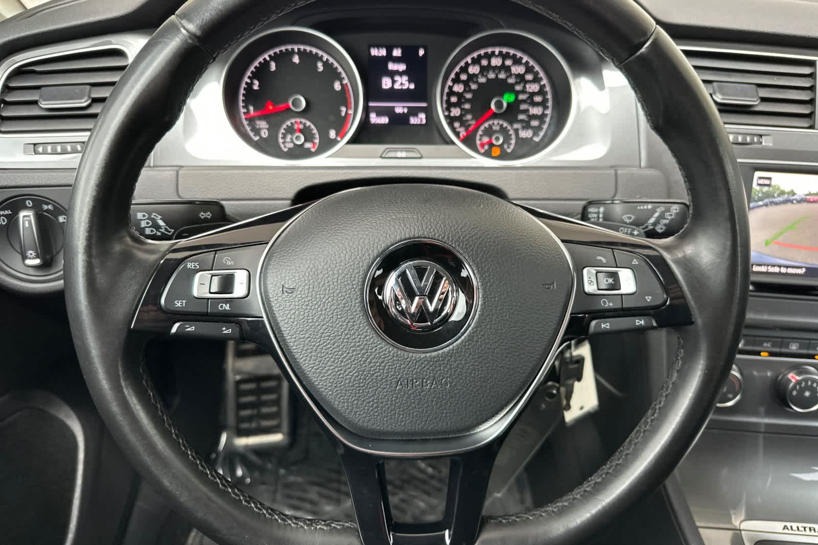 Thumbnail: 2017 Volkswagen Golf - 21
