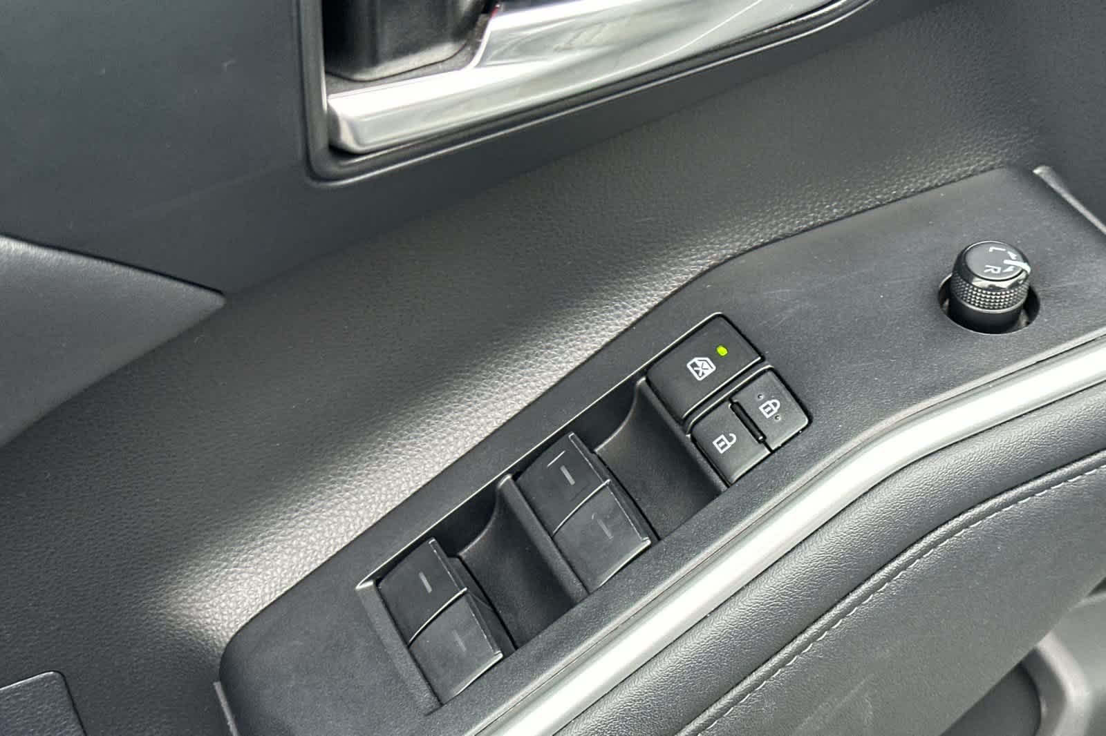 Thumbnail: 2023 Toyota Highlander - 13