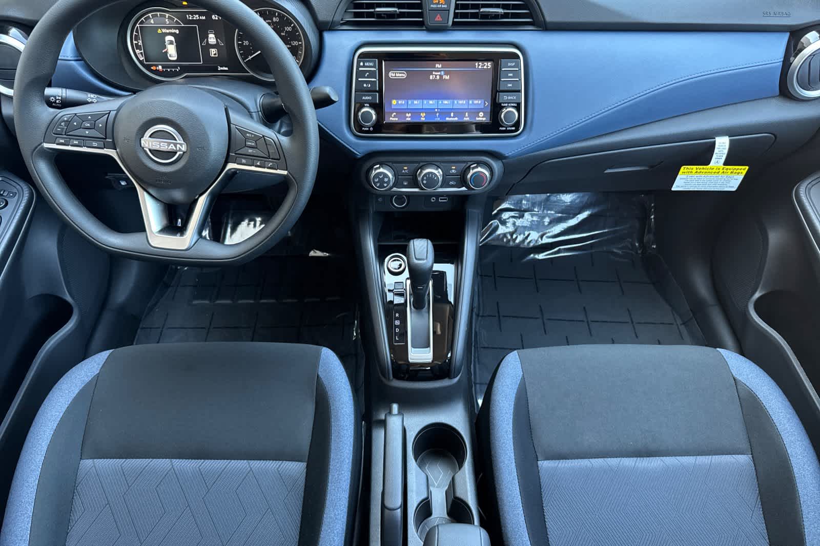 2025 Nissan Versa 1.6 SV photo 3