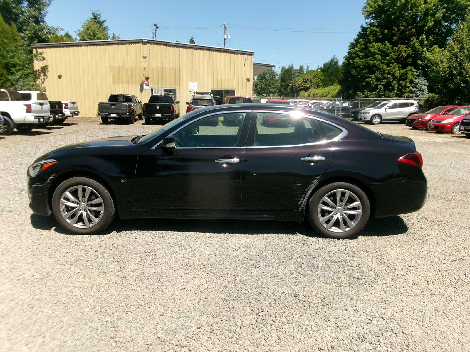 Used 2016 INFINITI Q70 3.7 with VIN JN1BY1AR7GM270997 for sale in Eugene, OR