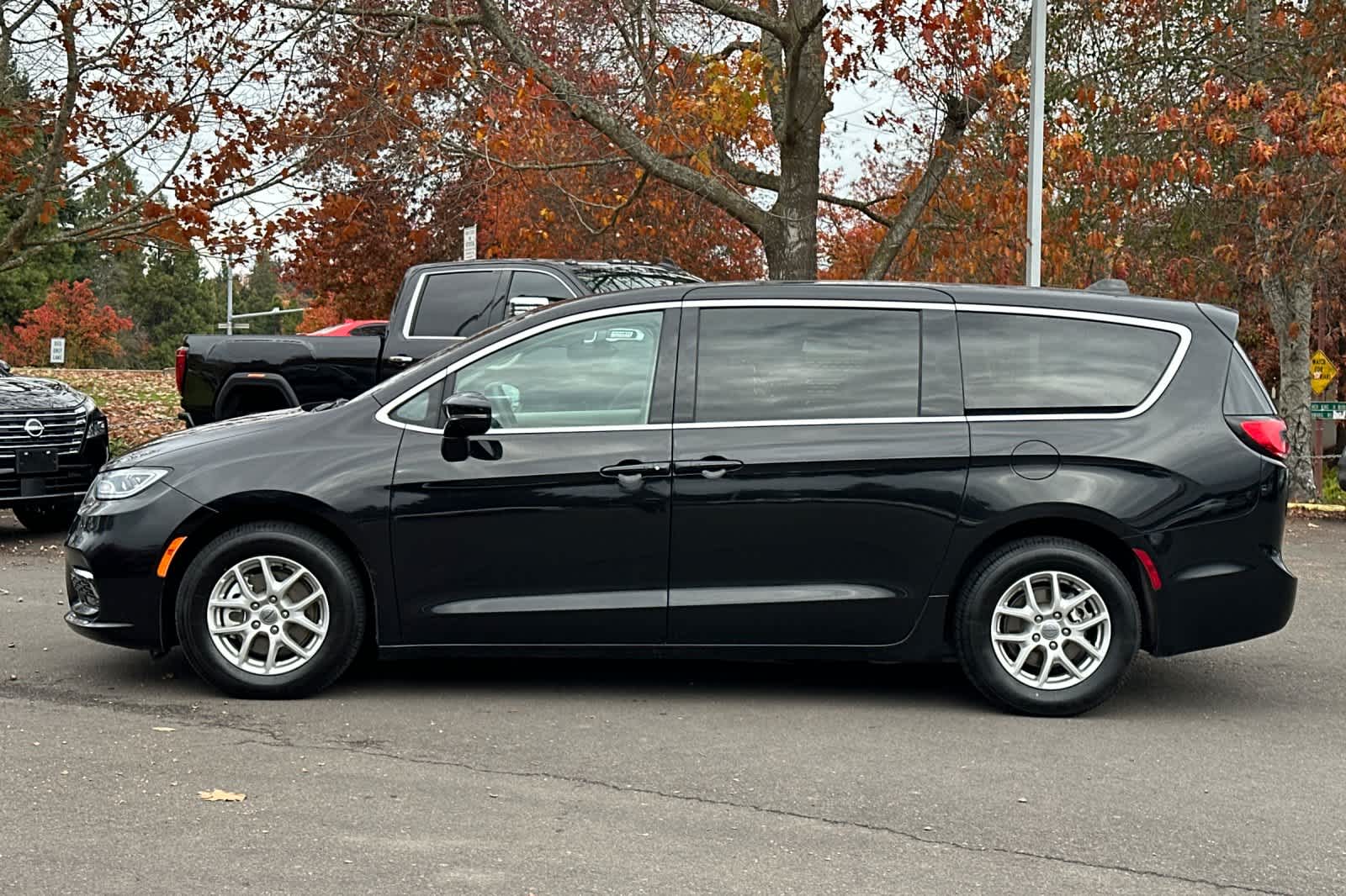 Thumbnail: 2024 Chrysler Pacifica - 5