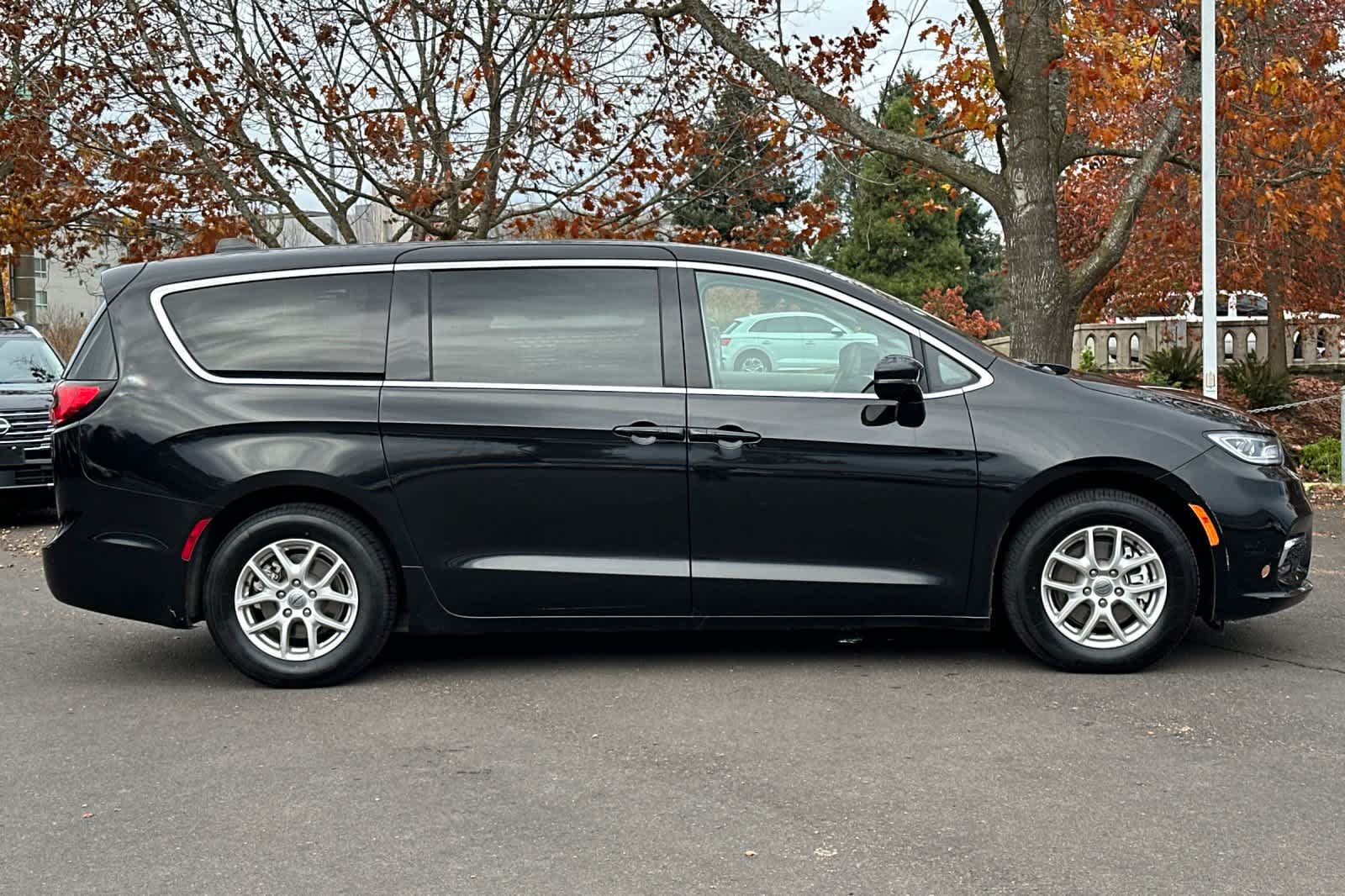 Thumbnail: 2024 Chrysler Pacifica - 8