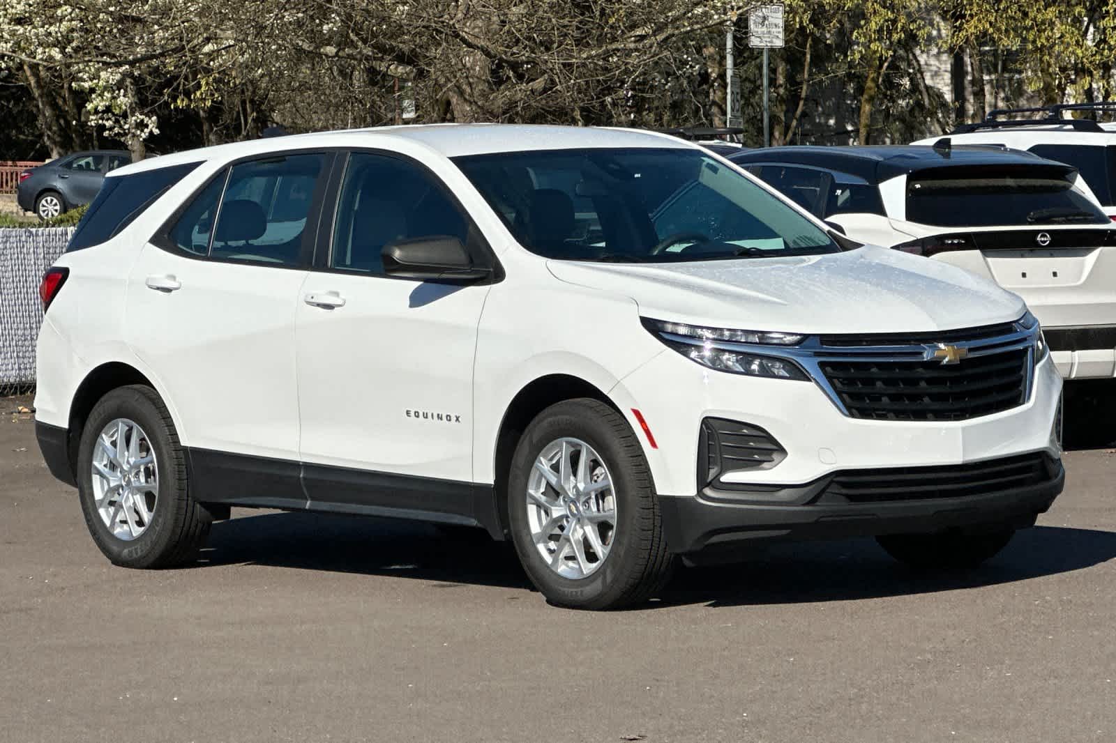 Thumbnail: 2022 Chevrolet Equinox - 9