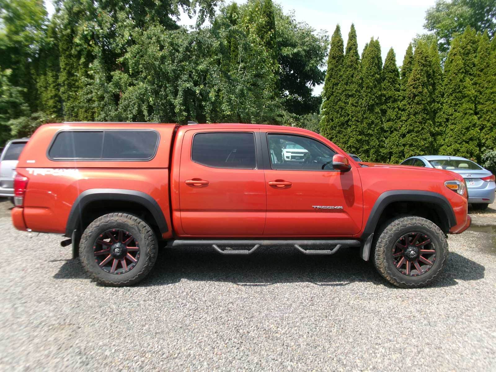 Thumbnail: 2017 Toyota Tacoma - 6