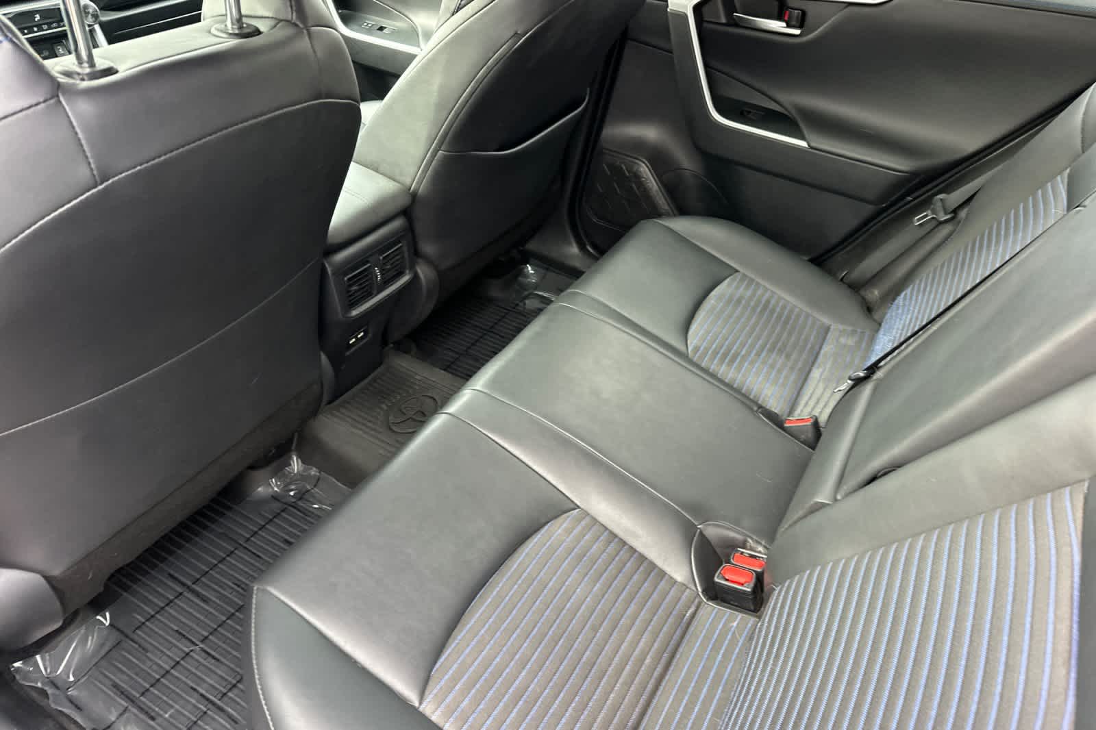 Thumbnail: 2021 Toyota RAV4 - 4