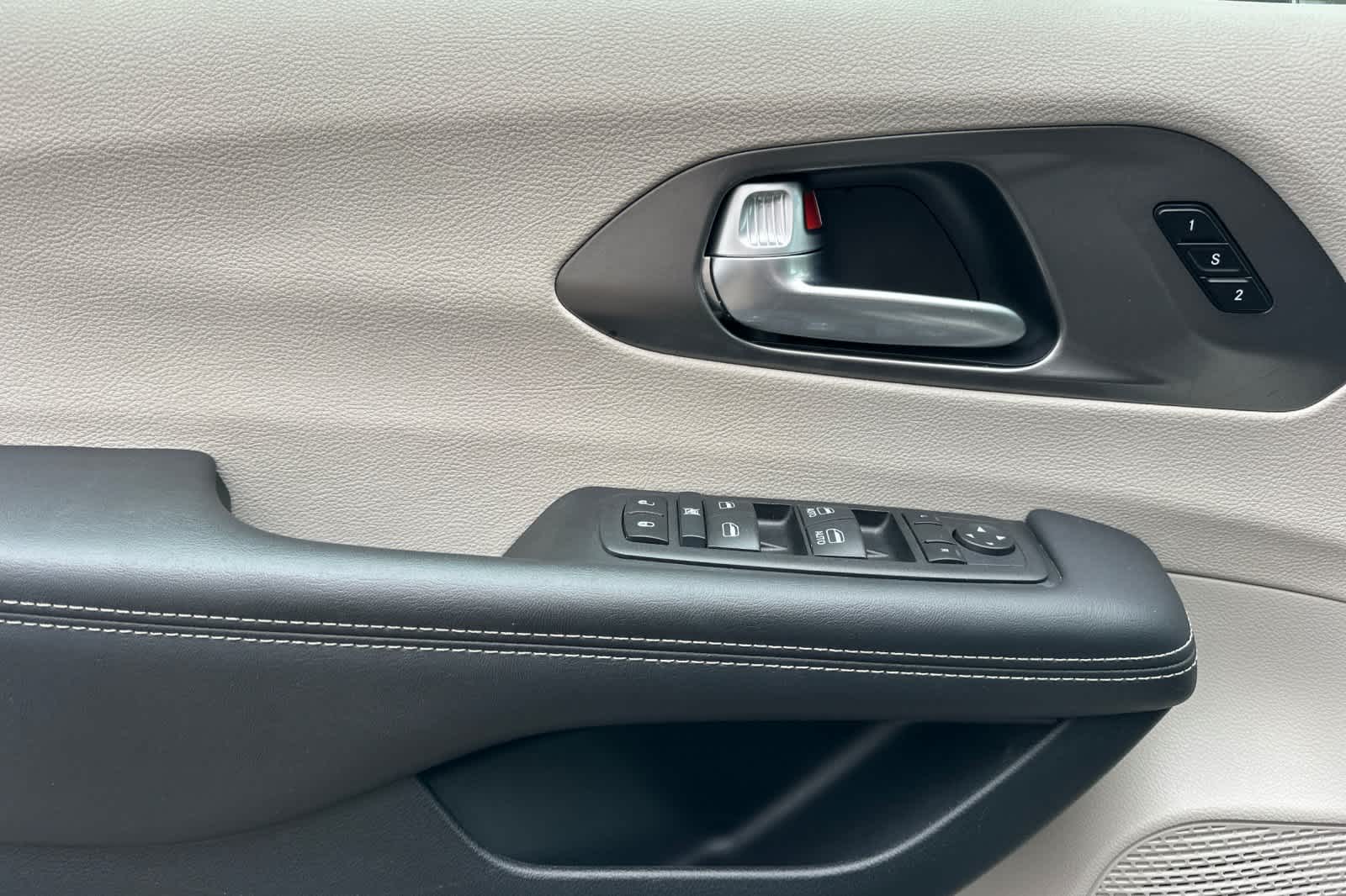 Thumbnail: 2024 Chrysler Pacifica - 12