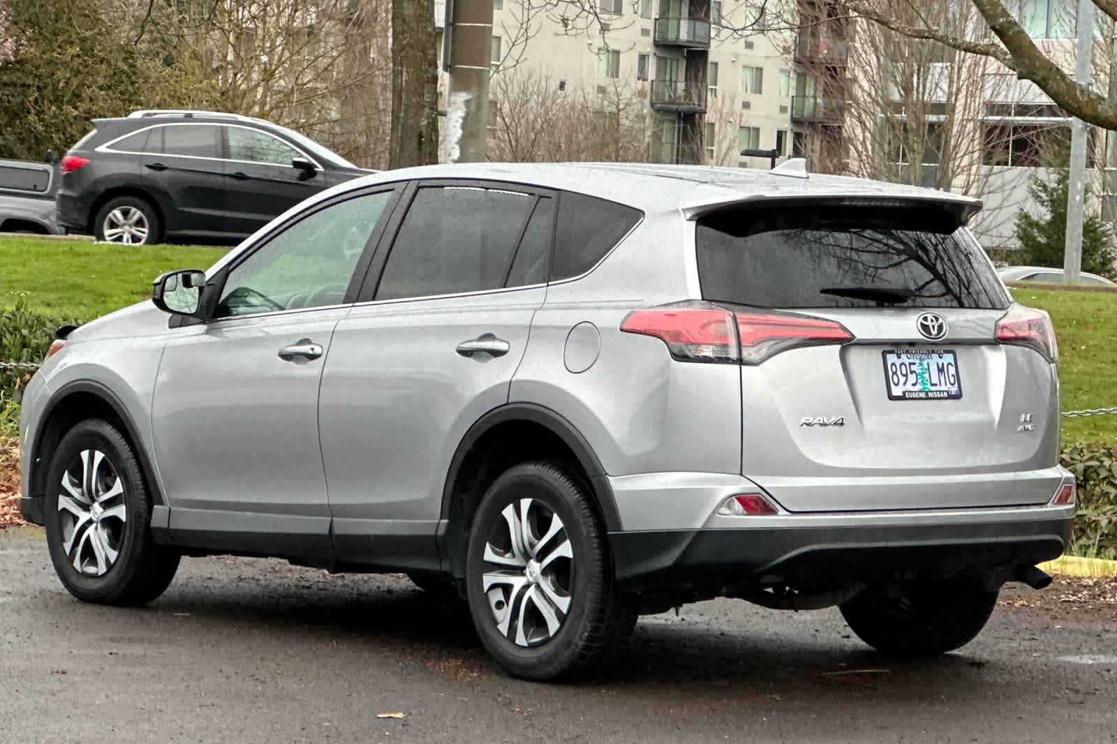 Thumbnail: 2018 Toyota RAV4 - 6