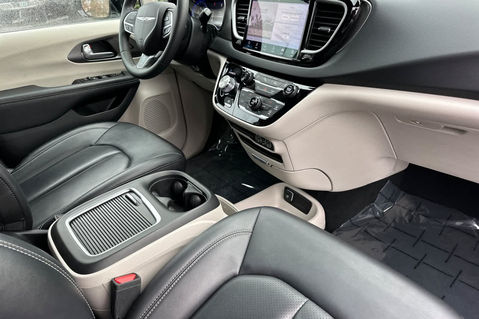 Thumbnail: 2024 Chrysler Pacifica - 17