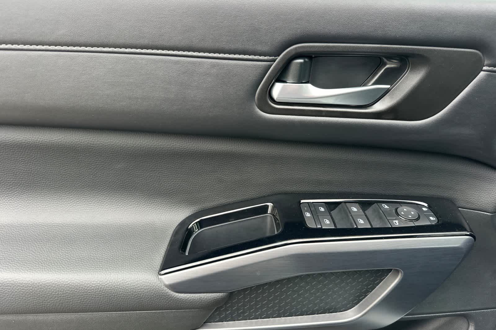 Thumbnail: 2026 Nissan Pathfinder - 12