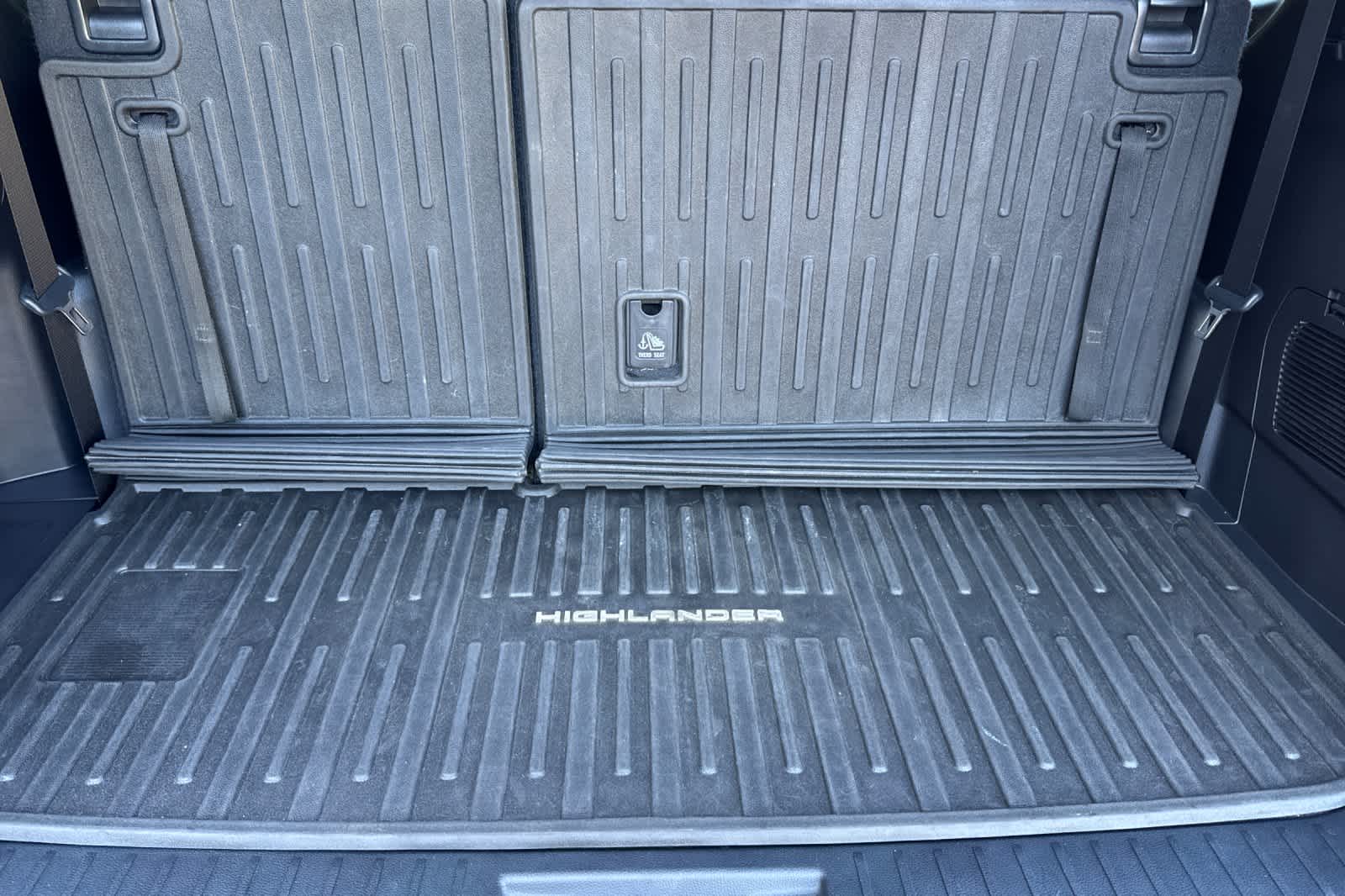 Thumbnail: 2022 Toyota Highlander - 16