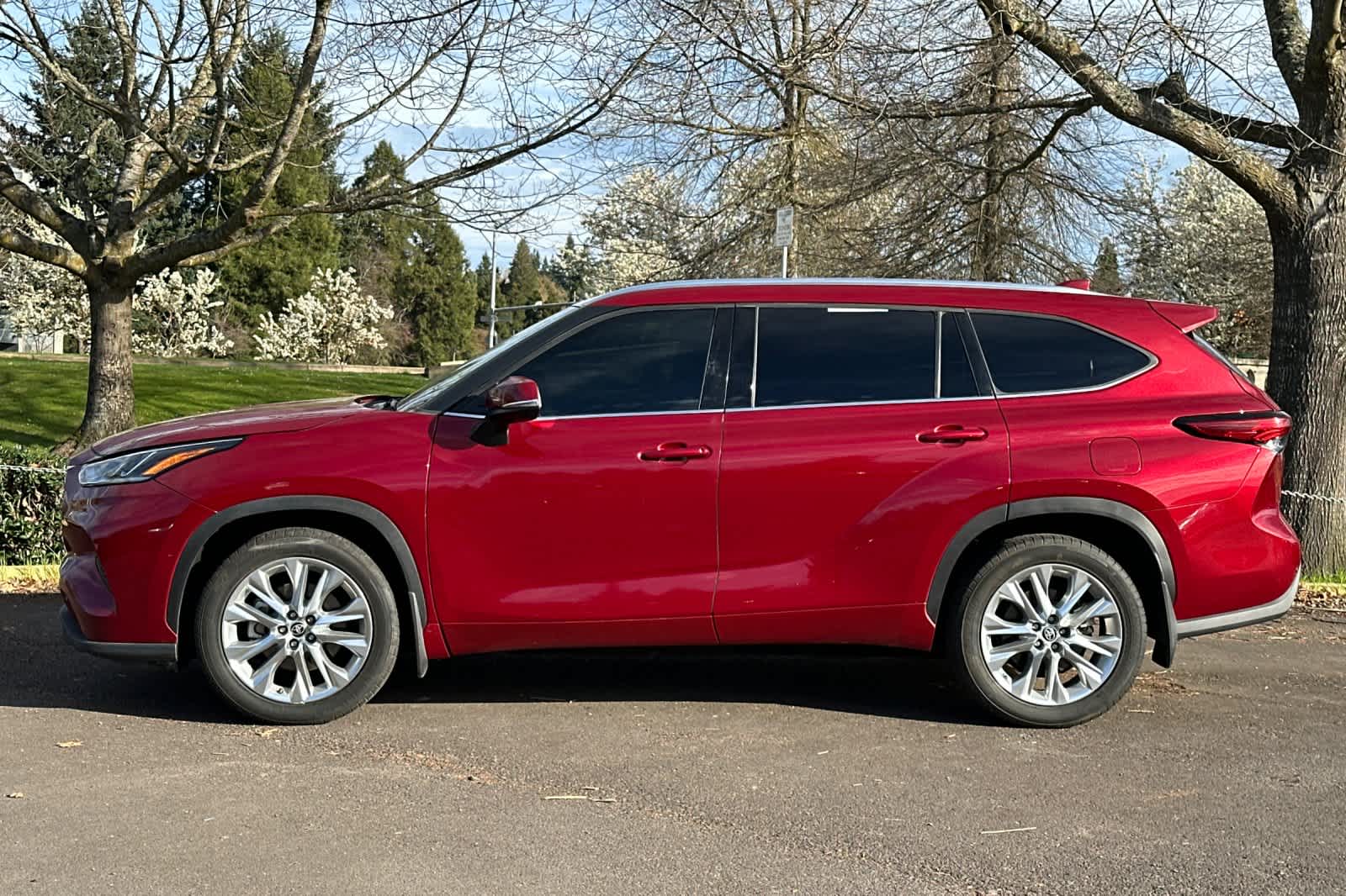 Thumbnail: 2021 Toyota Highlander - 5