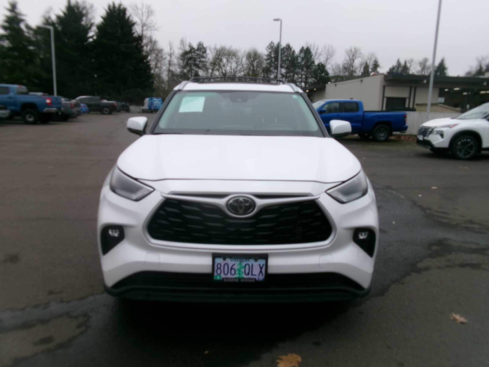 Thumbnail: 2023 Toyota Highlander - 8