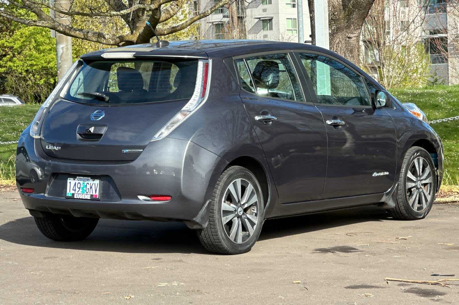Used 2013 Nissan LEAF SL with VIN 1N4AZ0CP4DC409728 for sale in Eugene, OR